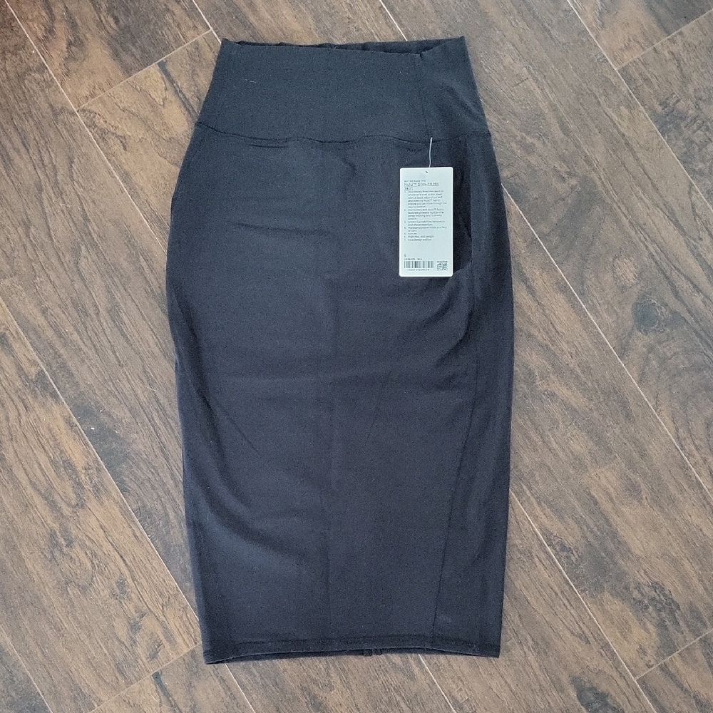 Lululemon Nulu Slim Fit HR Skirt